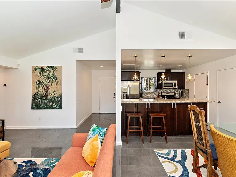 2632 N Aurora Dr — Photo 6
