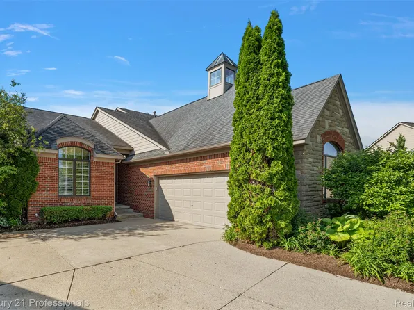 4013 Ardsley Ct, Clarkston, MI 48348