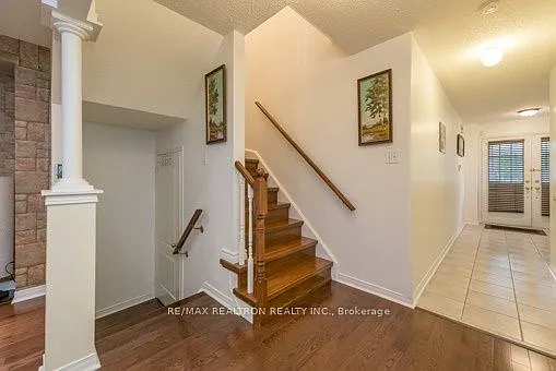 122 Benjamin Hood Cres — Photo 3