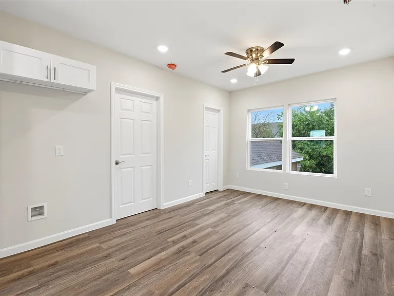 7010 Brownsville St — Photo 12