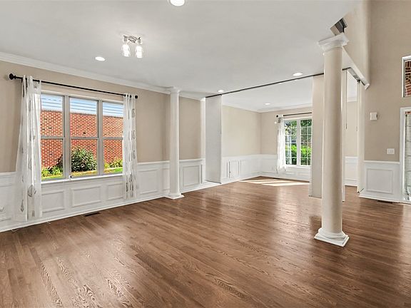 4th image of 24555 Thatcher Dr W