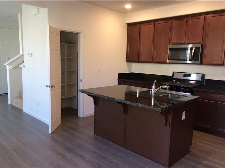 3935 Samuelson Way — Photo 5