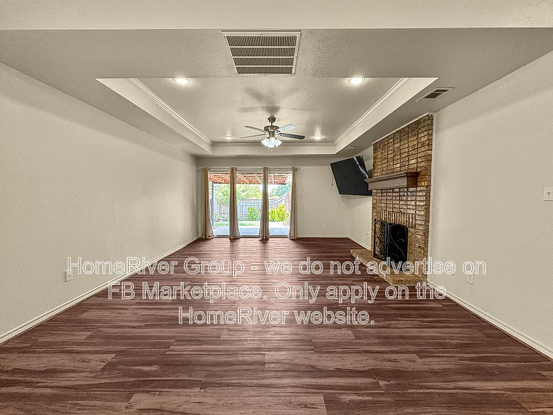 3 bed, 2.0 bath, 1701 sqft, $2,595 — Photo 4