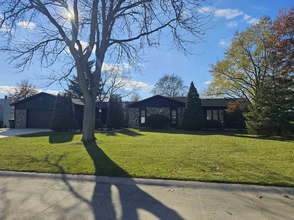 9715 Reindeer Rd, Fort Wayne, IN 46804