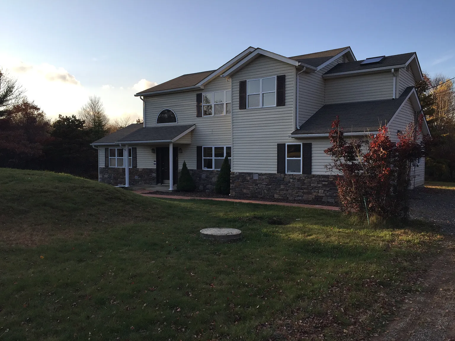 141 Center Dr photo 1