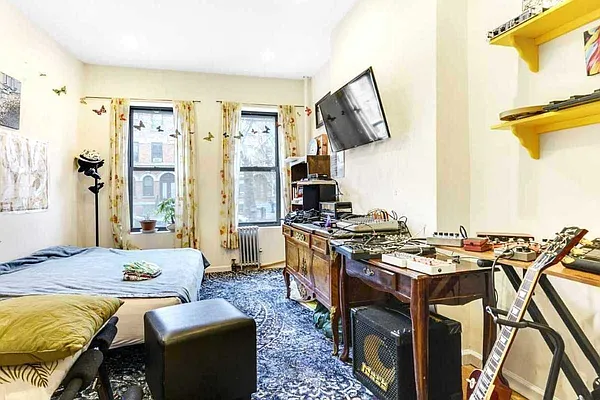 Rented by Anchor Associates | media 13