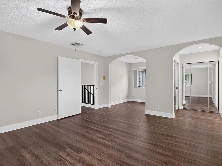587 NW 38th Ave — Photo 28