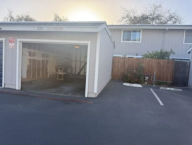 2 bed, 2.5 bath, 1221 sqft, $2,600 — Photo 3