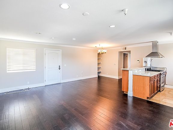 5th image of 436 N Oxford Ave APT 204