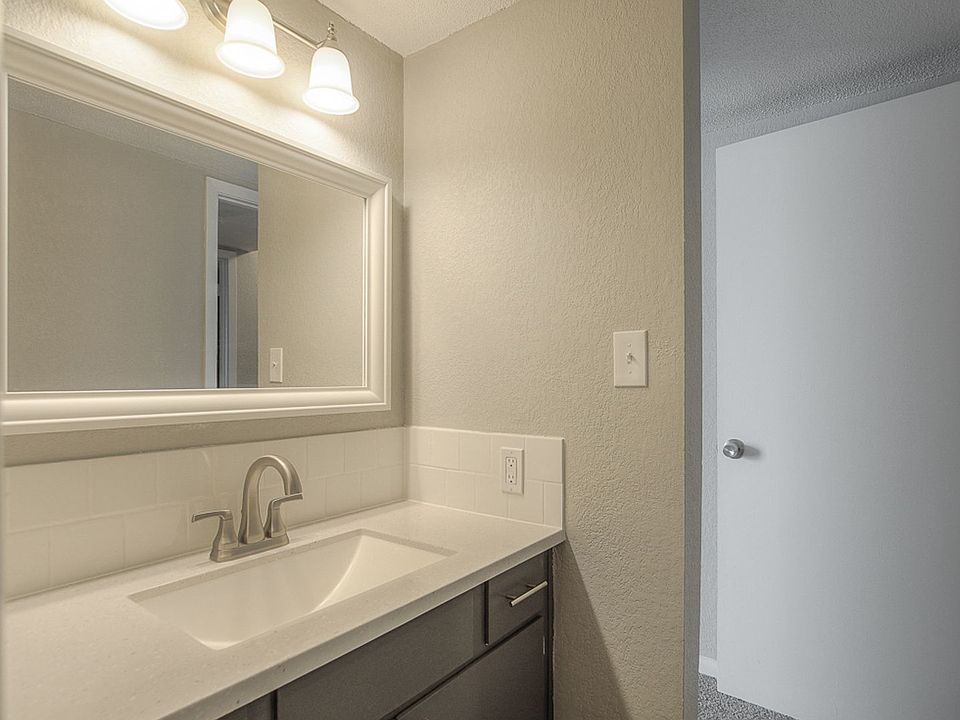 1st image of 8718 Wornall Rd #421AP01