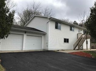517 Highland Dr, Baraboo, WI 53913