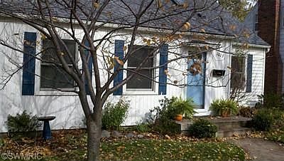2nd image of 1003 Northlawn St NE