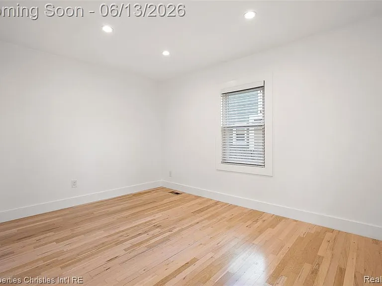 487 Smith Ave — Photo 12