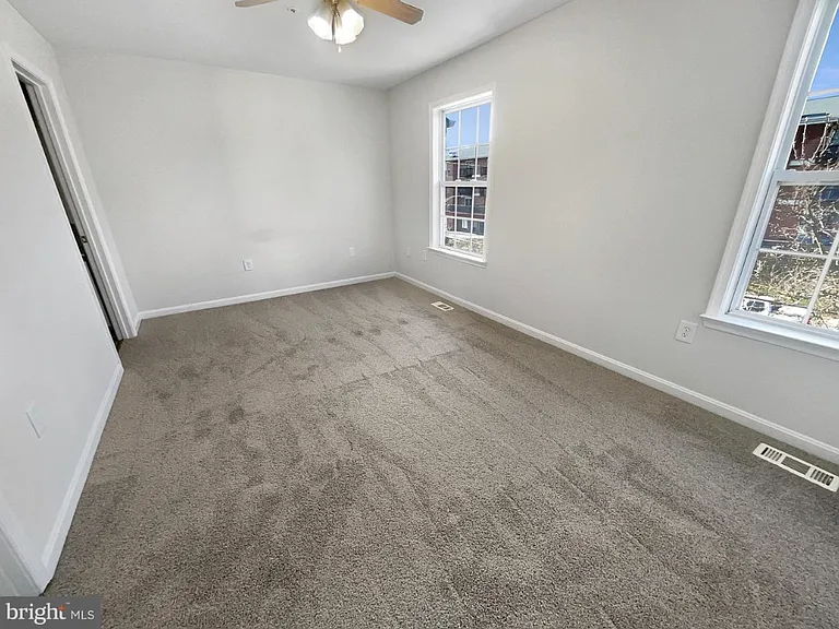 2541 Markham Ln — Photo 12