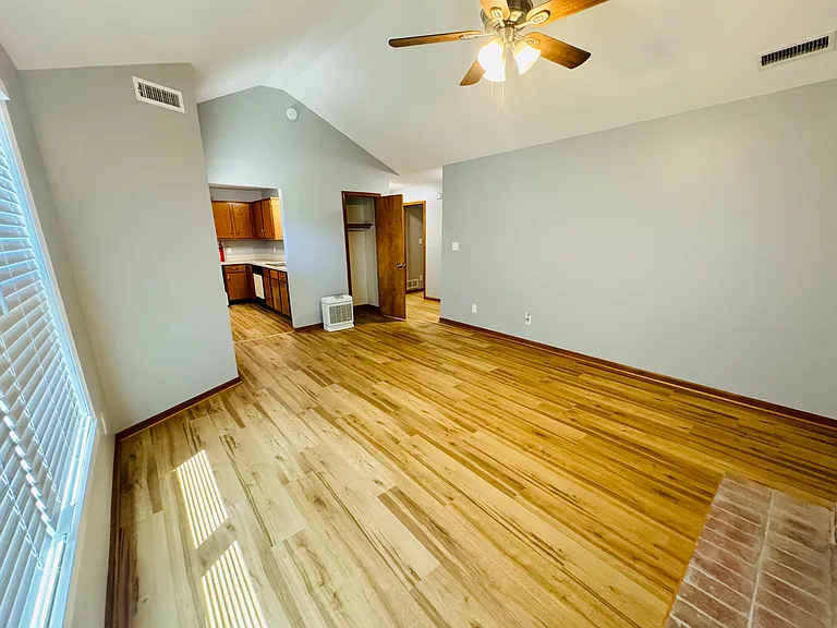 2100 Pikes Peek Pl — Photo 4