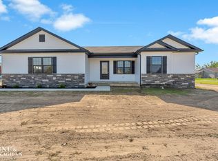 290 Oregon Ave, Marysville, MI 48040