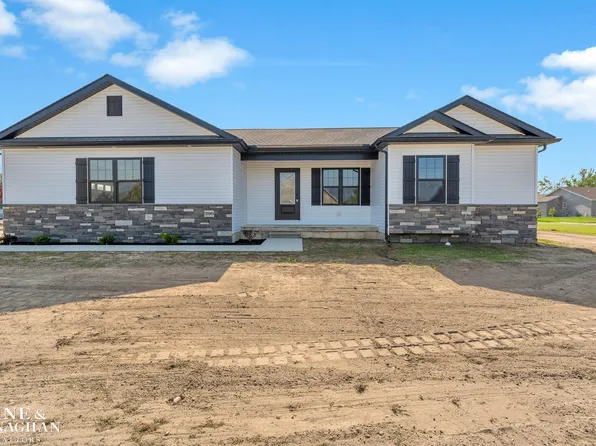 290 Oregon Ave, Marysville, MI 48040