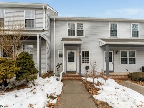 16 Hancock Ct, Raritan Twp., NJ 08822