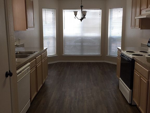 5th image of 729 Ponselle Dr