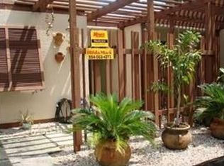 1071 N Hiatus Rd, Pembroke Pines, FL 33026