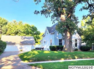 325 S Carolina Ave, Mason City, IA 50401