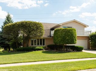 10137 S Westport Dr, Palos Park, IL 60464