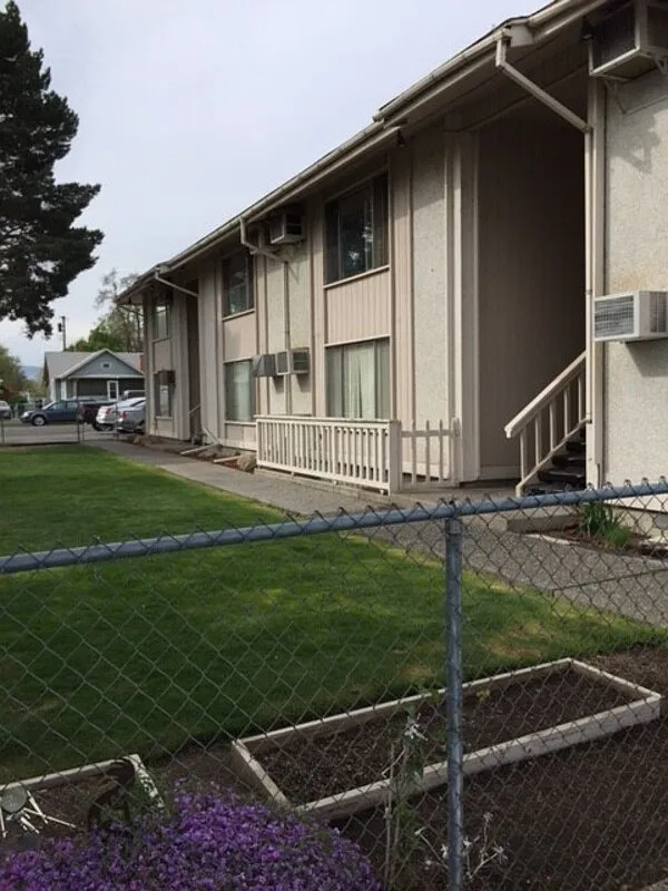 2 bed, 1.0 bath, $1,250 — Photo 1