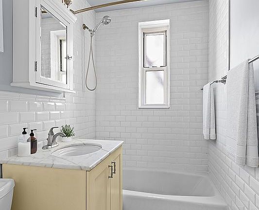 4th image of 302 E 88th St APT 5B