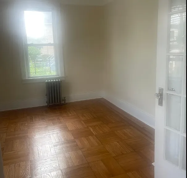 945 Hollywood Ave — Photo 8