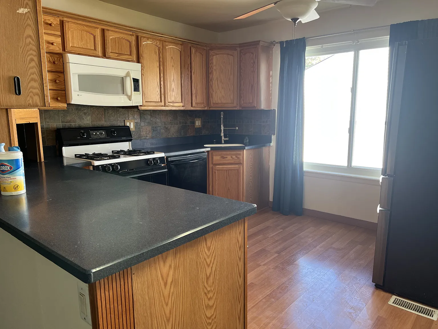 4 bed, 1660 sqft, $2,000 — Photo 2