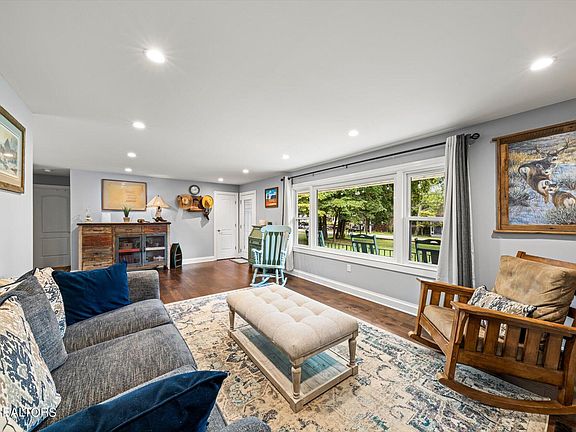 4th image of 2021 Woodrow Dr