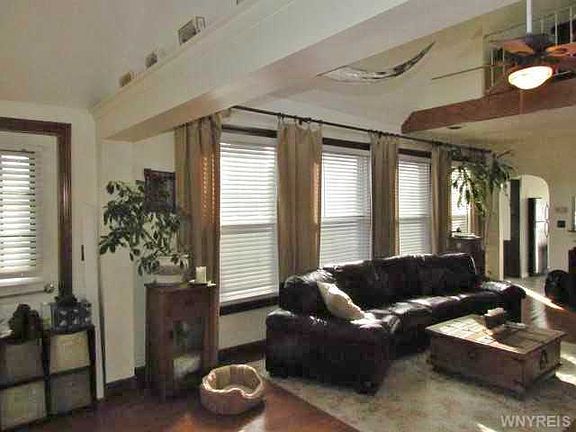 3rd image of 160 Hinman Ave