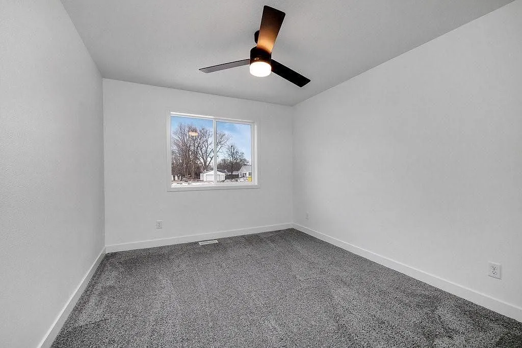 6501 Hickman Rd — Photo 2