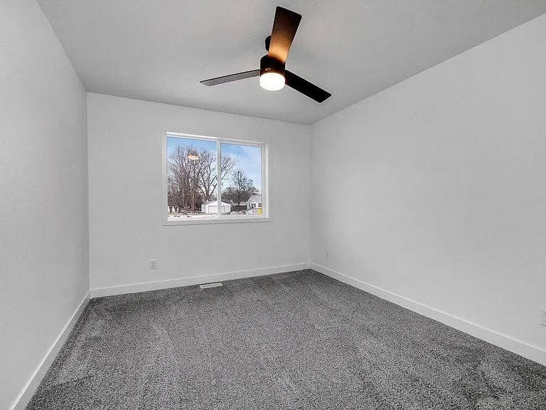 6501 Hickman Rd #B — Photo 6