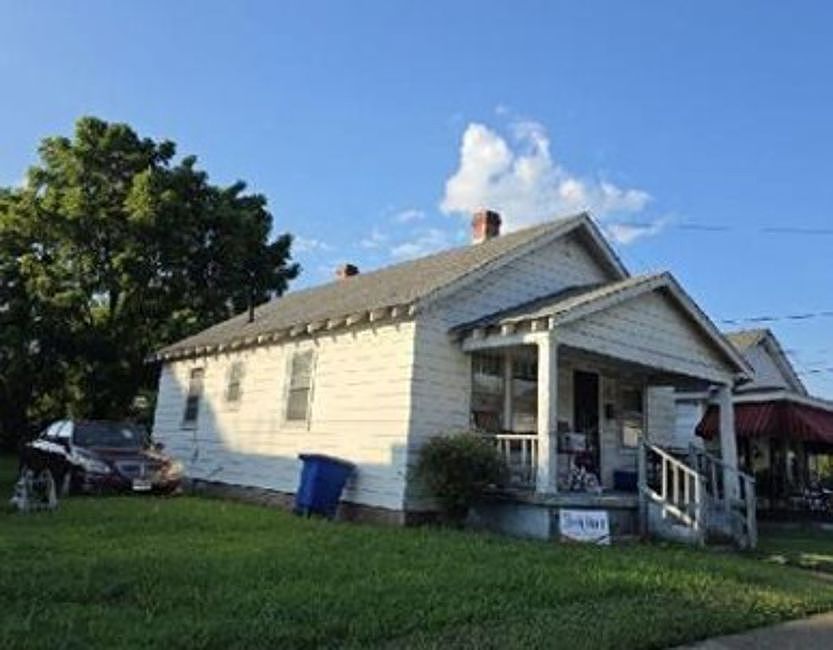 1st image of 1353 27th St