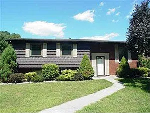 104 Sherry Ct photo 1