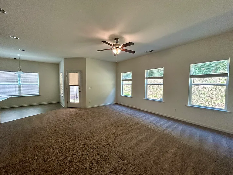 194 Bryon Ln — Photo 10