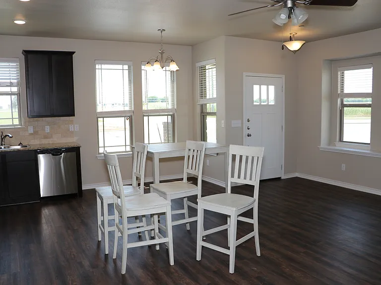 748 Westfield Blvd — Photo 2