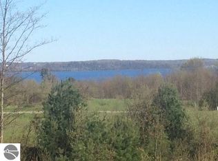 5670 S Elm Ridge Dr, Suttons Bay, MI 49682