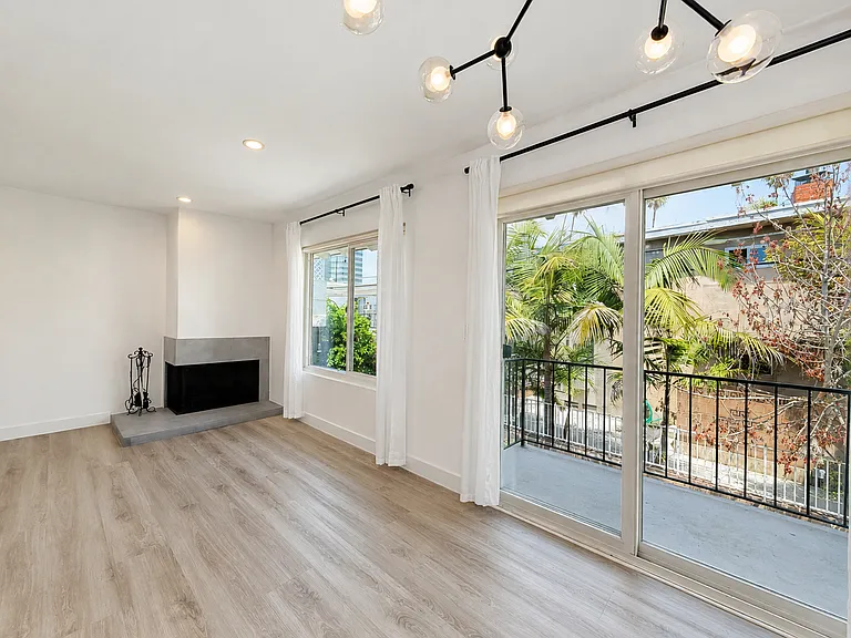 1326 Wellesley Ave — Photo 7