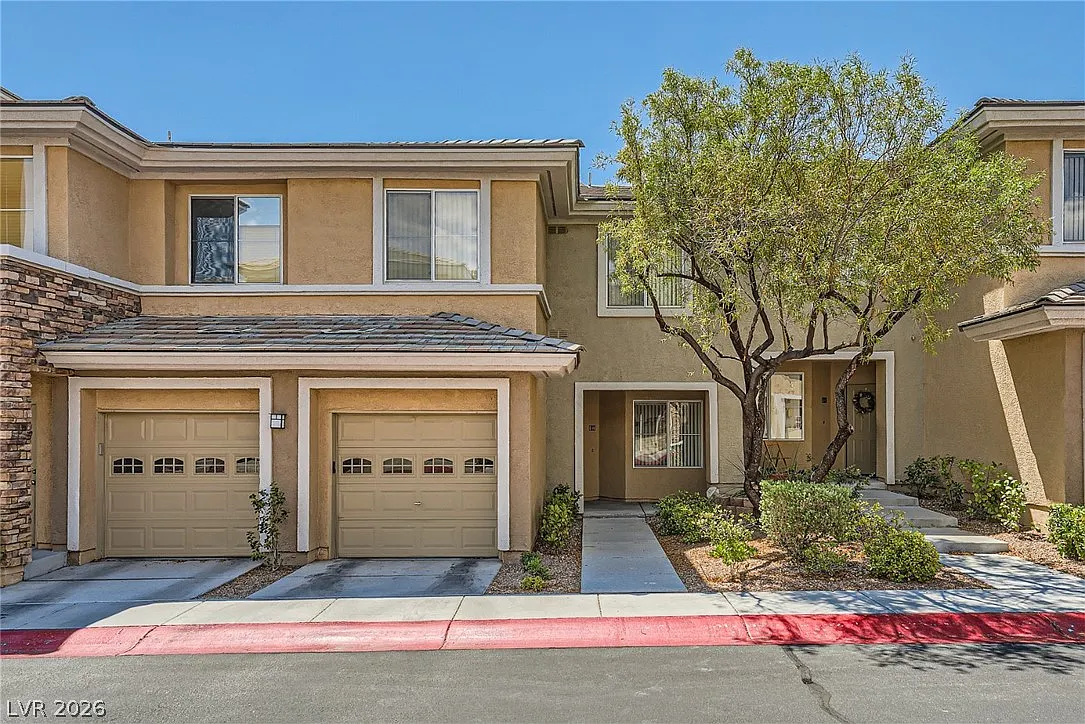 3 bed, 2.5 bath, 1601 sqft, $1,799 — Photo 1