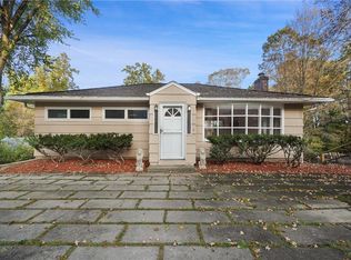 150 Lake Dr, Mahopac, NY 10541