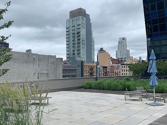 3rd image of 105 Norfolk St APT 7B