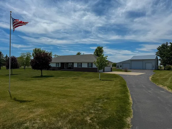 2520 Wooster Rd, Jesup, IA 50648