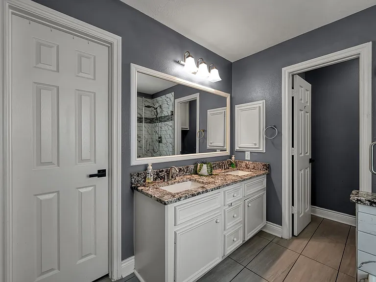 3215 Canterbury Ln — Photo 8