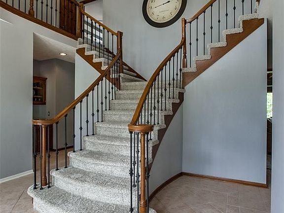 4th image of 22030 Stanford Cir