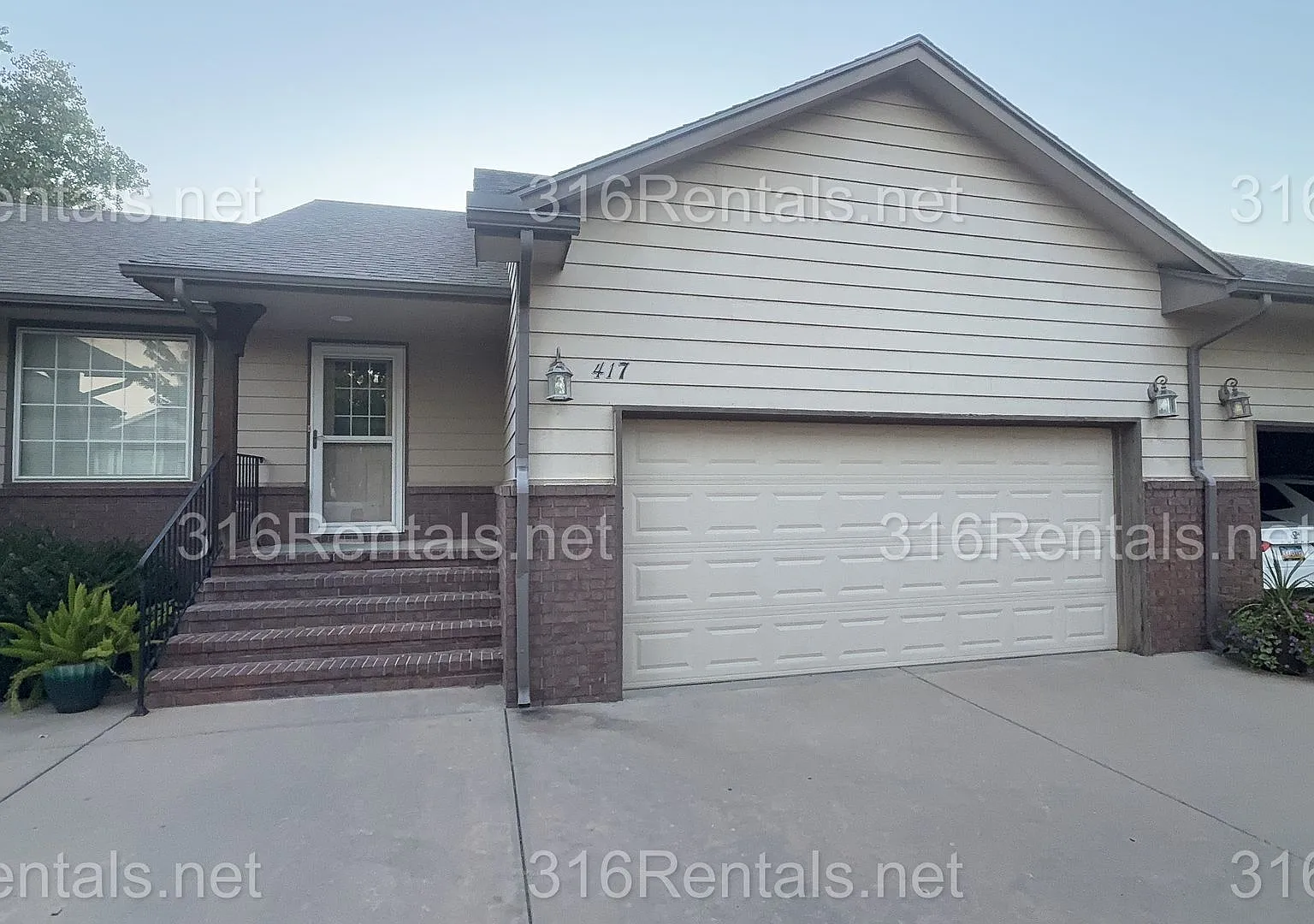 $1650 **Coming Soon** - 3 Bedroom / 3 Bathroom - Beautiful Duplex In Andover — Photo 1