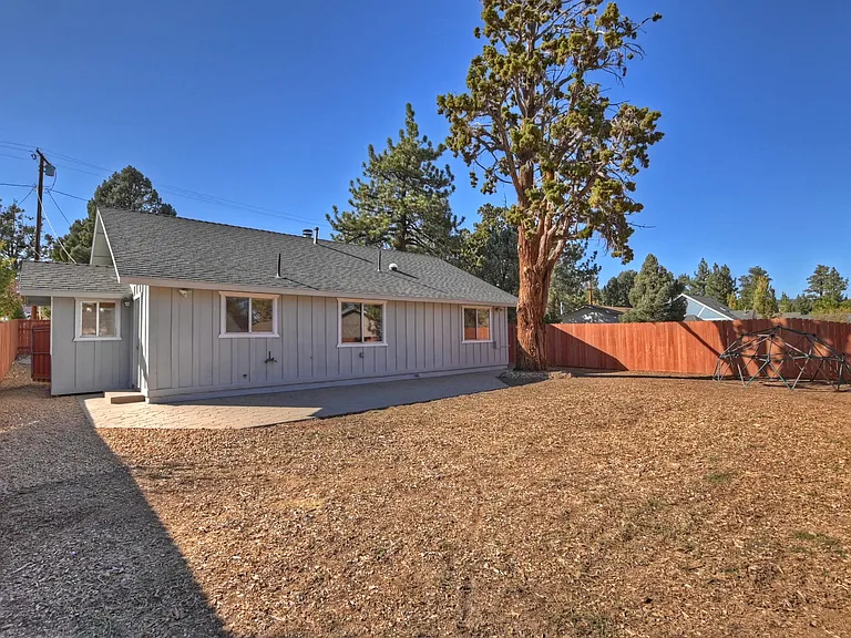 344 Montclair Dr — Photo 16