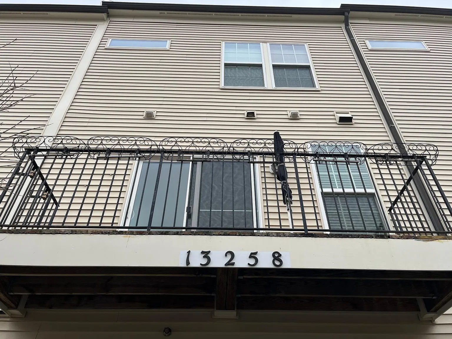 3 bed, 2.5 bath, 2277 sqft, $3,700 — Photo 4