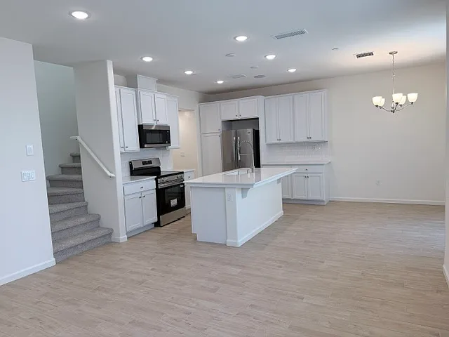 1521 Vintage Ave — Photo 3
